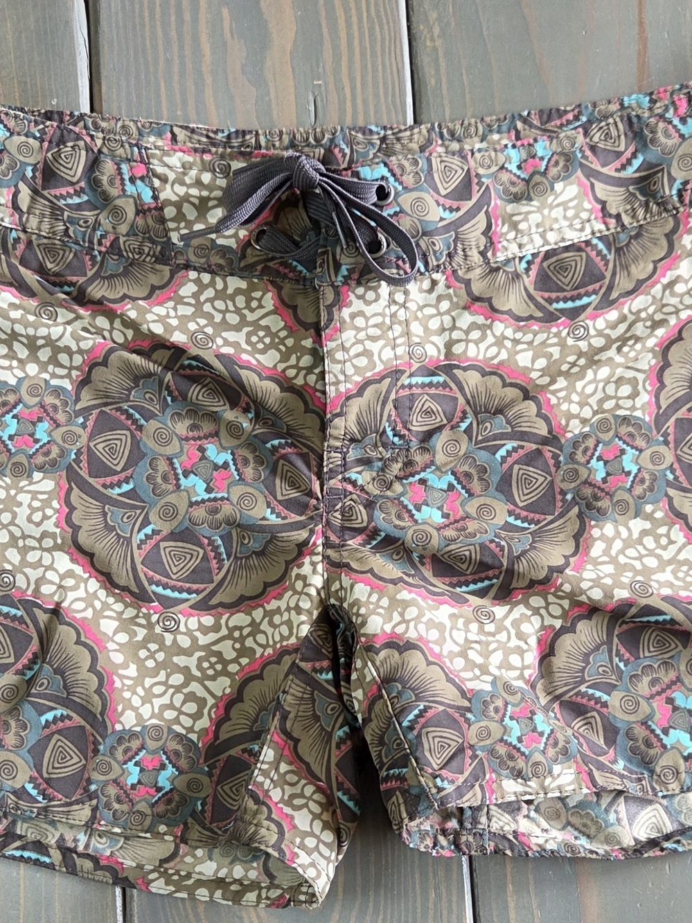Patagonia Board Shorts Women’s 6 Floral Tribal Print Swim Surf Quick Dry